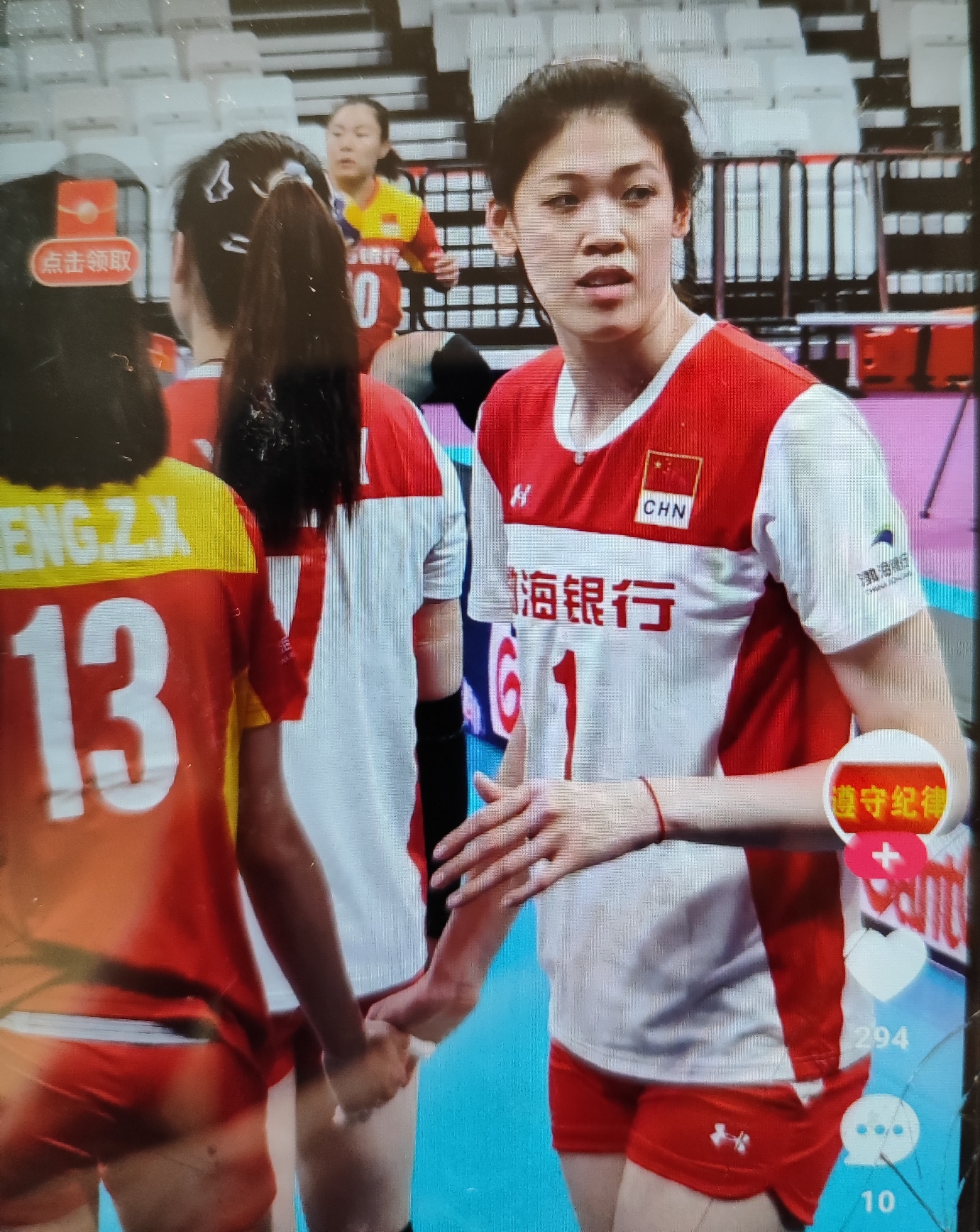 二传是张子萱、解盛楠。
自由人是王梦洁，郑欣怡。
这套阵容是最强大的，能战胜一切！