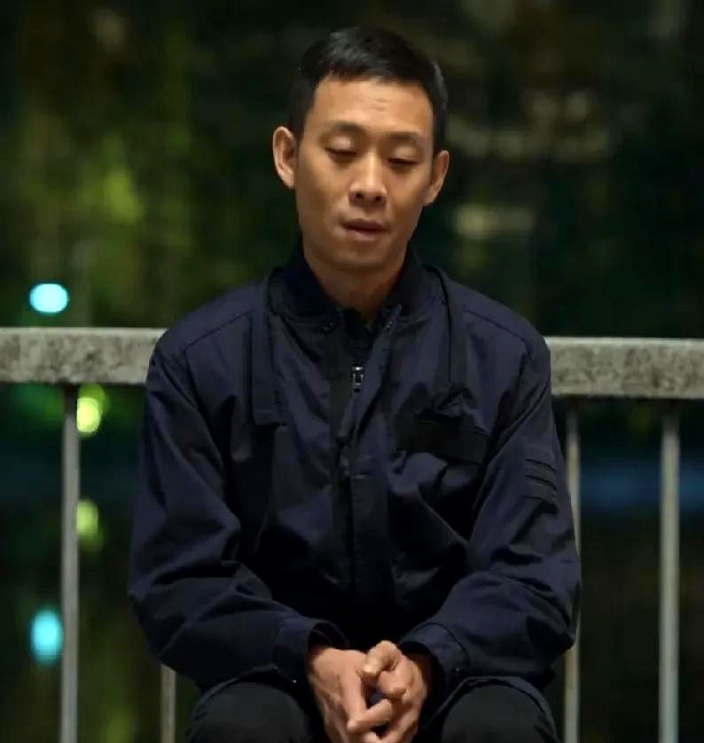 《狂飙》播完，张颂文直接封神，高叶身价翻倍，反派全员升咖，唯独演男一号的张译，差点被舆论架在火上烤
 

当年《人民的名义》也是这路数，达康书记火了，祁同伟让人心疼，反派各个吸粉，挑大梁的陆毅反倒成了全网攻击的活靶子，演得越卖力被挑刺越狠
 

影视圈有个扎心的怪现状：伟光正的主角最难演，也最不讨好
