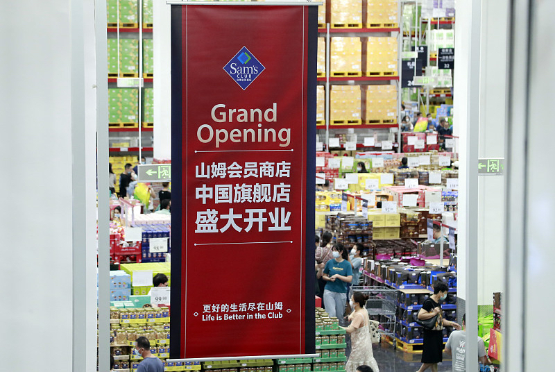 “山姆品质暴跌你还敢去吗”冲上热搜，10月19日山姆会员商店正式发声，称大量负面内容是AI批量造谣、虚假营销。

山姆表示，各大社交平台集中出现数千条高度雷同的不实内容。不良账号用AI生成、拼接素材、伪造采访抹黑其品控。套路是把从来没有在山姆上架的洗护、保健品，编造为“山姆