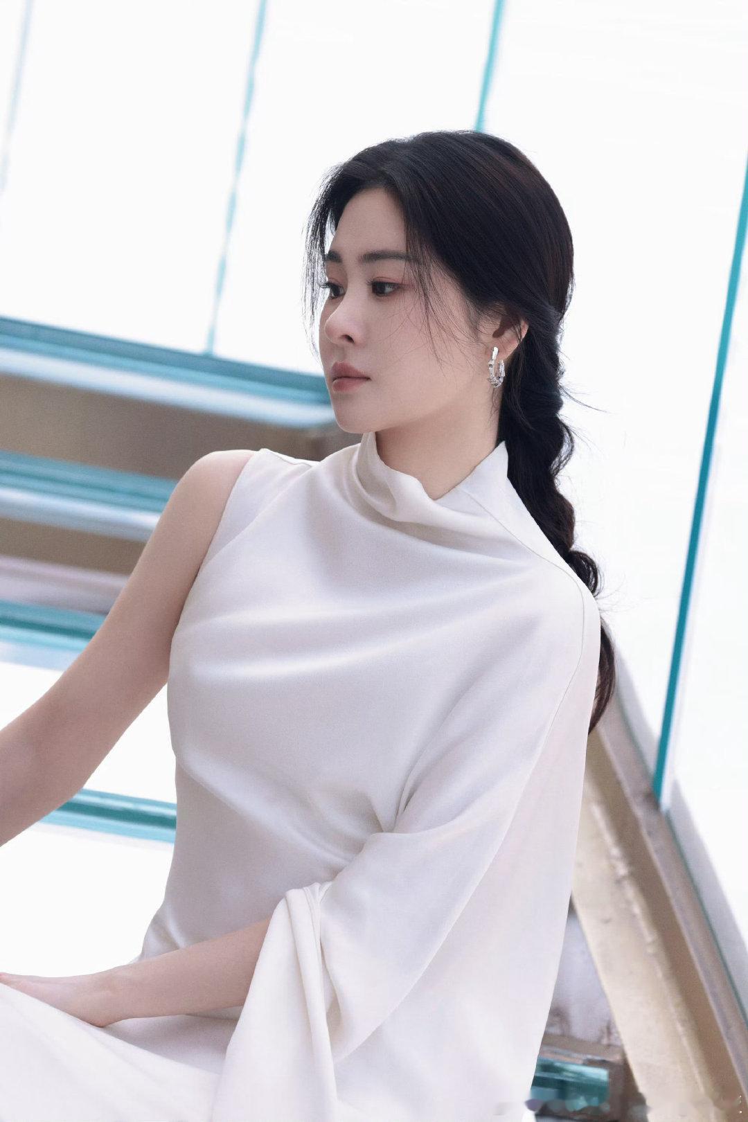 #张碧晨[超话]# 哎呦，美哭我了#张碧晨天天开心##张碧晨内地女一# ​