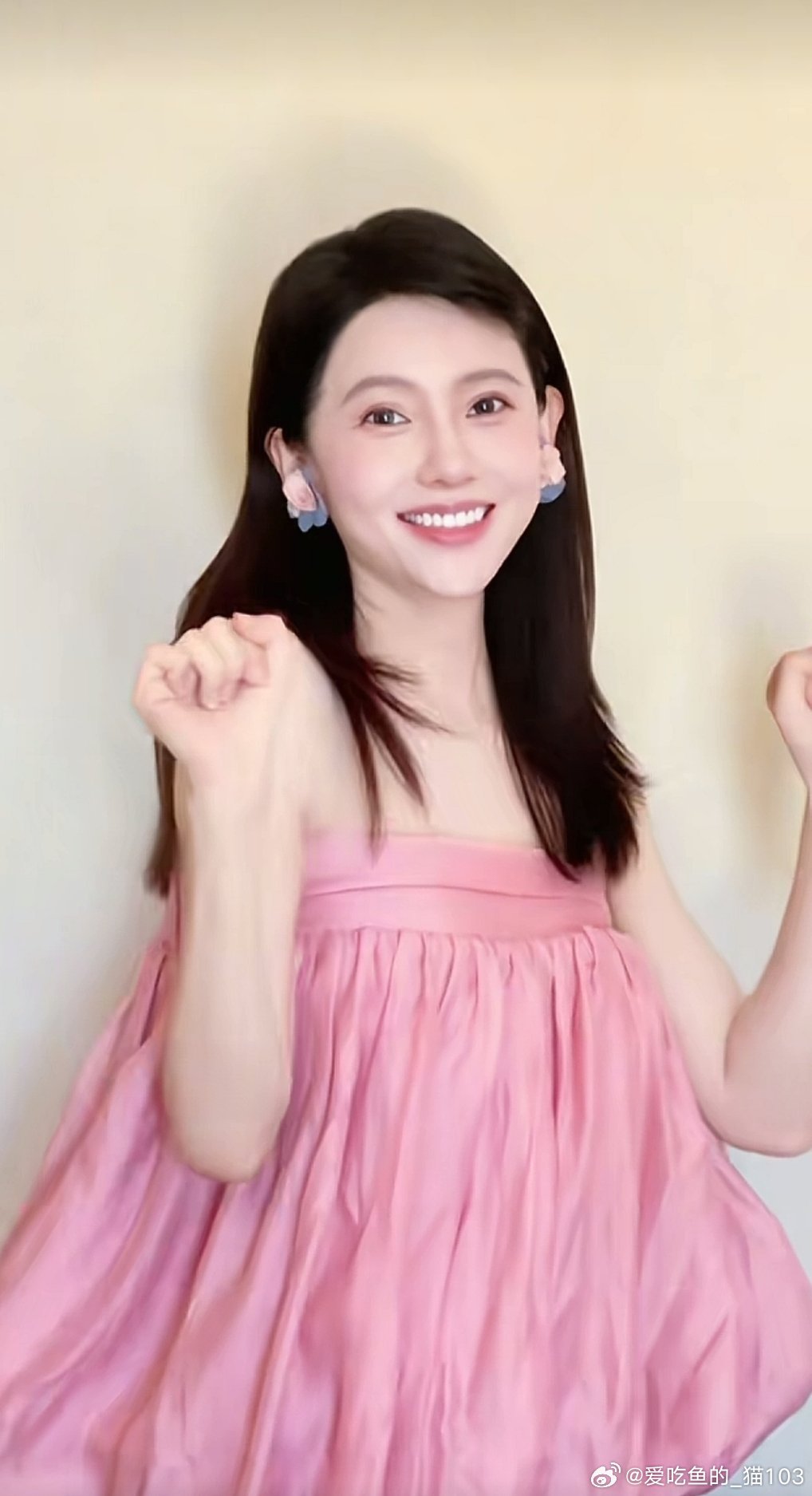 网友翻出刘萌萌8月视频腹部隆起、随后长时间停更，近期生日视频复出被评“像产后”，由此传出白宇疑似当爸，但截至目前白宇与刘萌萌双方及工作室均未回应，一切仍是推测。  一、传闻是怎么发酵的- 起因：202