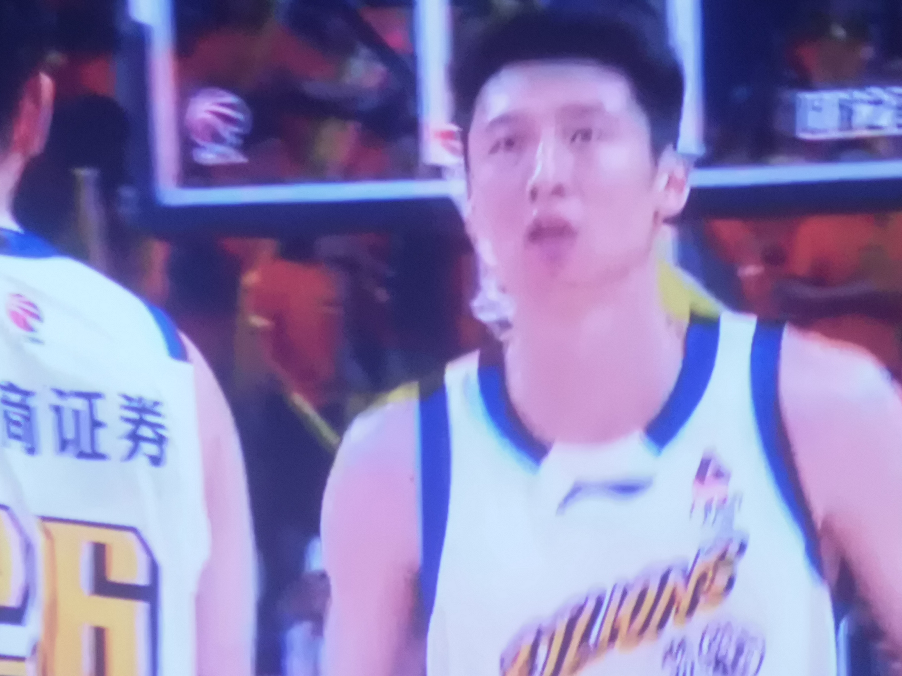 央视直播焦点之战，可以说万众瞩目就在今天晚上19点30分，广东男篮对阵...