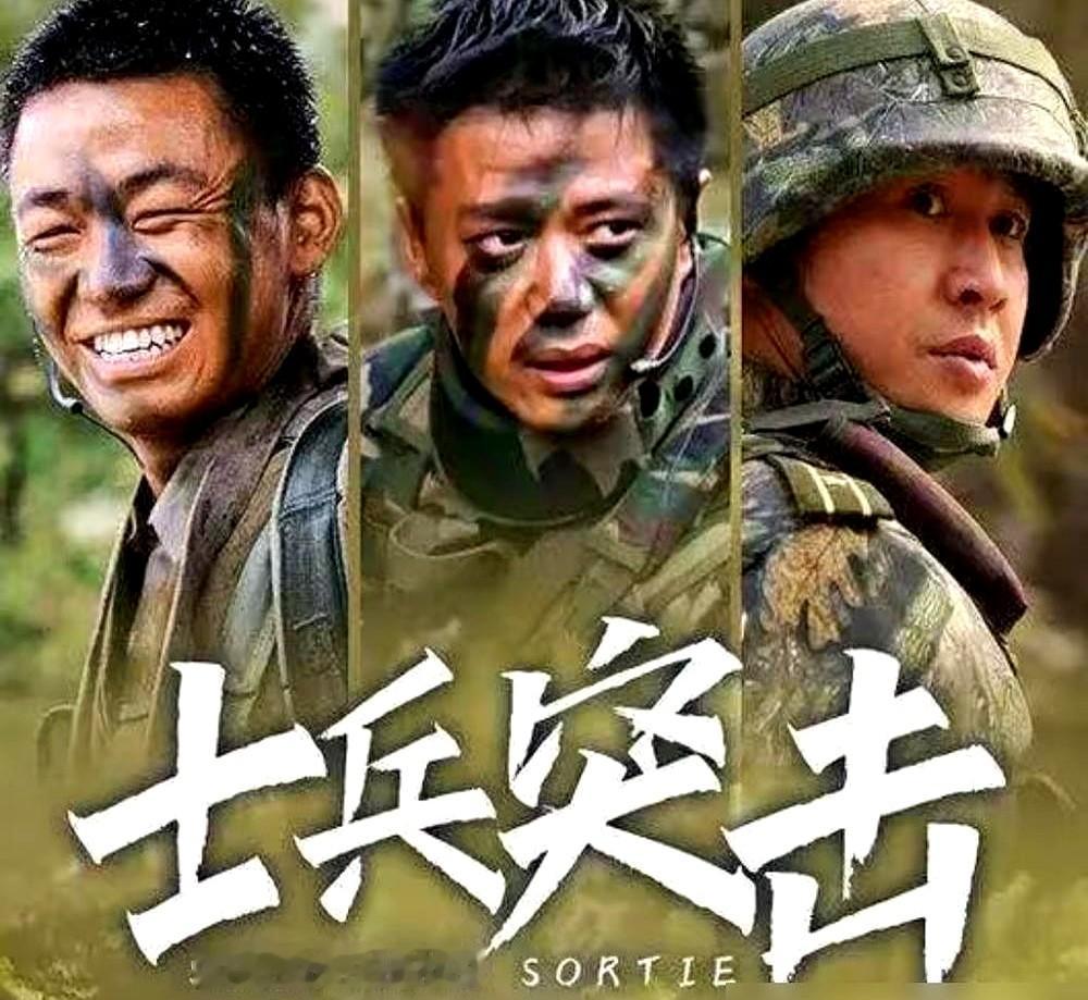 张译连当兵掏大粪的经历都扒了出来，凑够整整16条理由拍在桌上，死磕到底要演许三多。

康洪雷看完信不动声色，拉着他去吃了顿饭，转头就把班长史今的剧本塞进他怀里。

张译当时想不通，自己连修路的底牌都亮了，怎么就没成。后来他才知道，递信之前，导演早就把他死死钉在了史今的位置上。没演成许三多的张译，偏偏