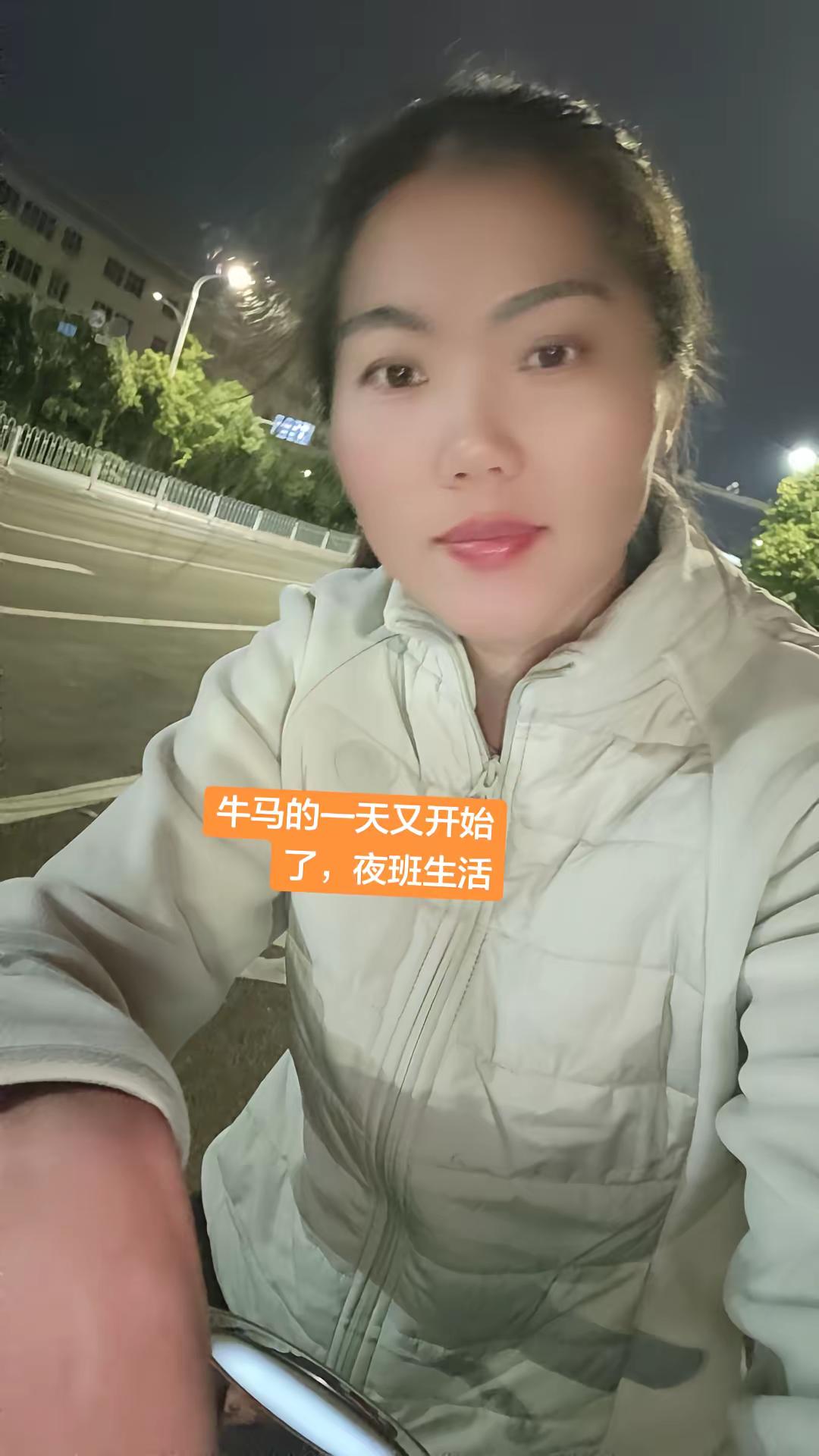 你拿什么跟我比，我上班不分星期几，别人动不动就上街狂欢，我一动不动在岗位守江山