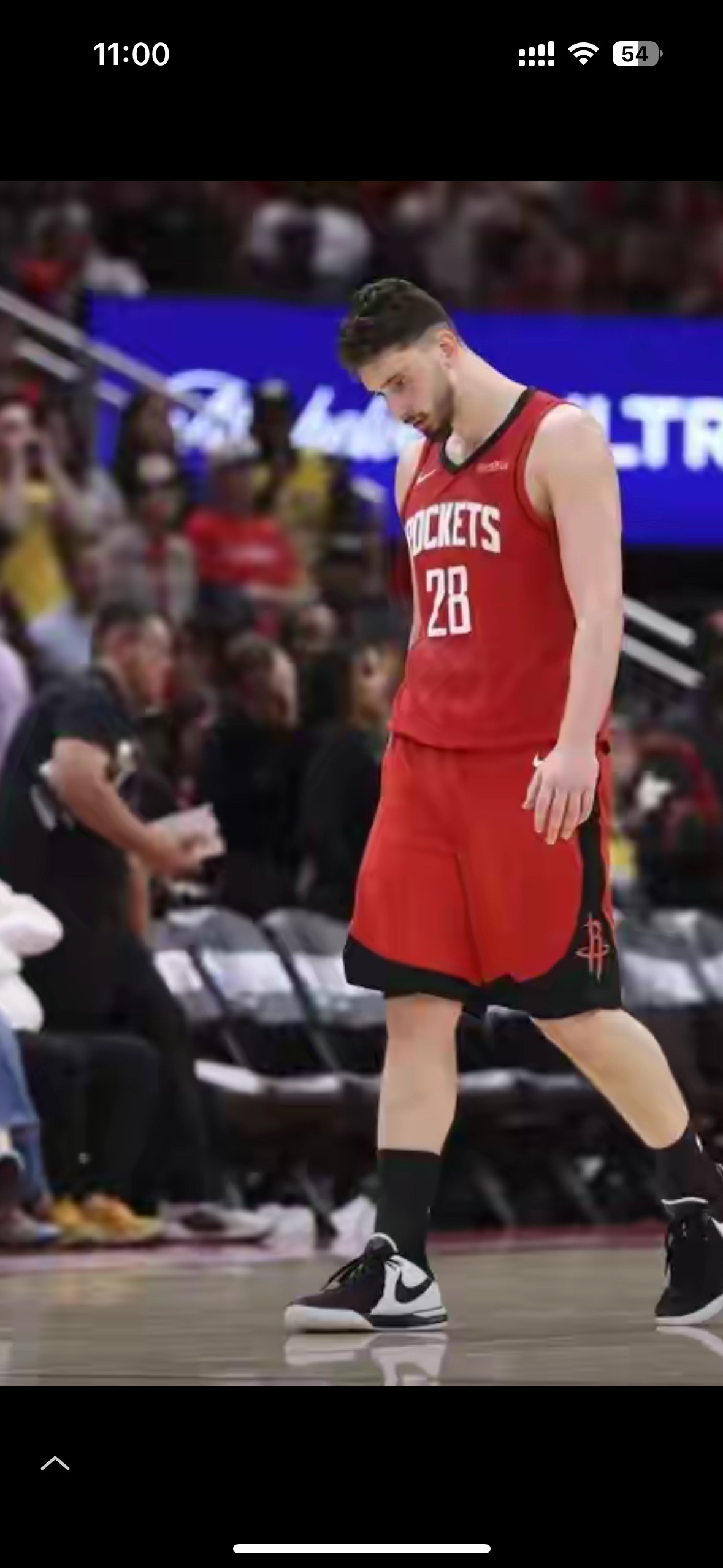 今天看了上半场，申京太TM想证明自己了，在内线多人围堵不传球，最后一个...