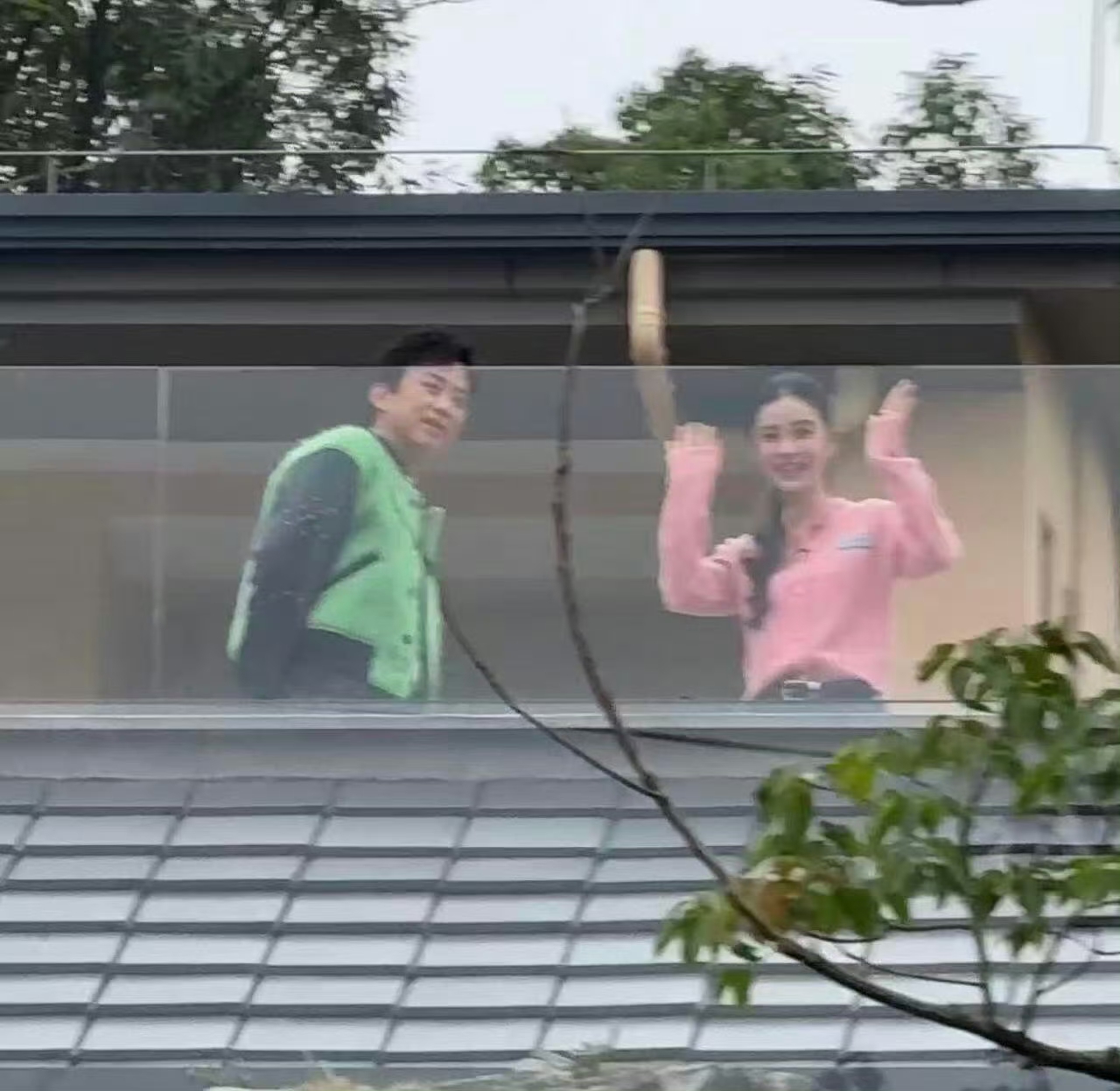 邓超杨颖同框梦回跑男！久违合体勾起回忆，老粉瞬间破防