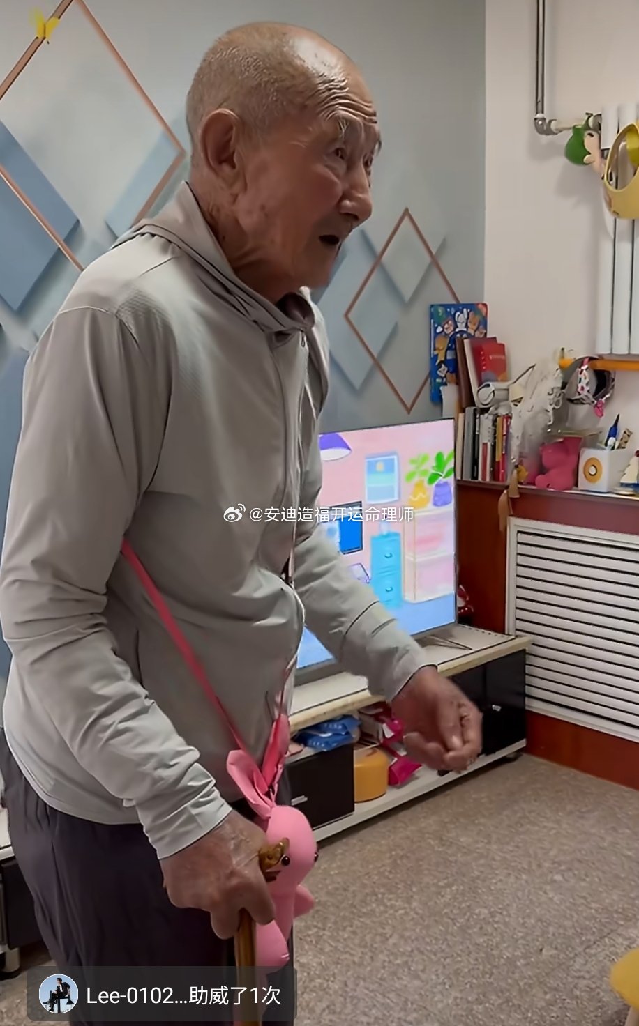 #98岁爷爷嫌吃不饱要打工#
老人有自己的执念与目标，食伤有主，生机不散。
年纪大了最怕心神浑蒙。 ​