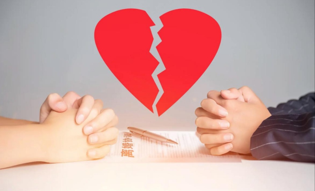 【离婚冷静期第29天，我把协议撕了】 小曼去民政局那天，两人全程零交流...