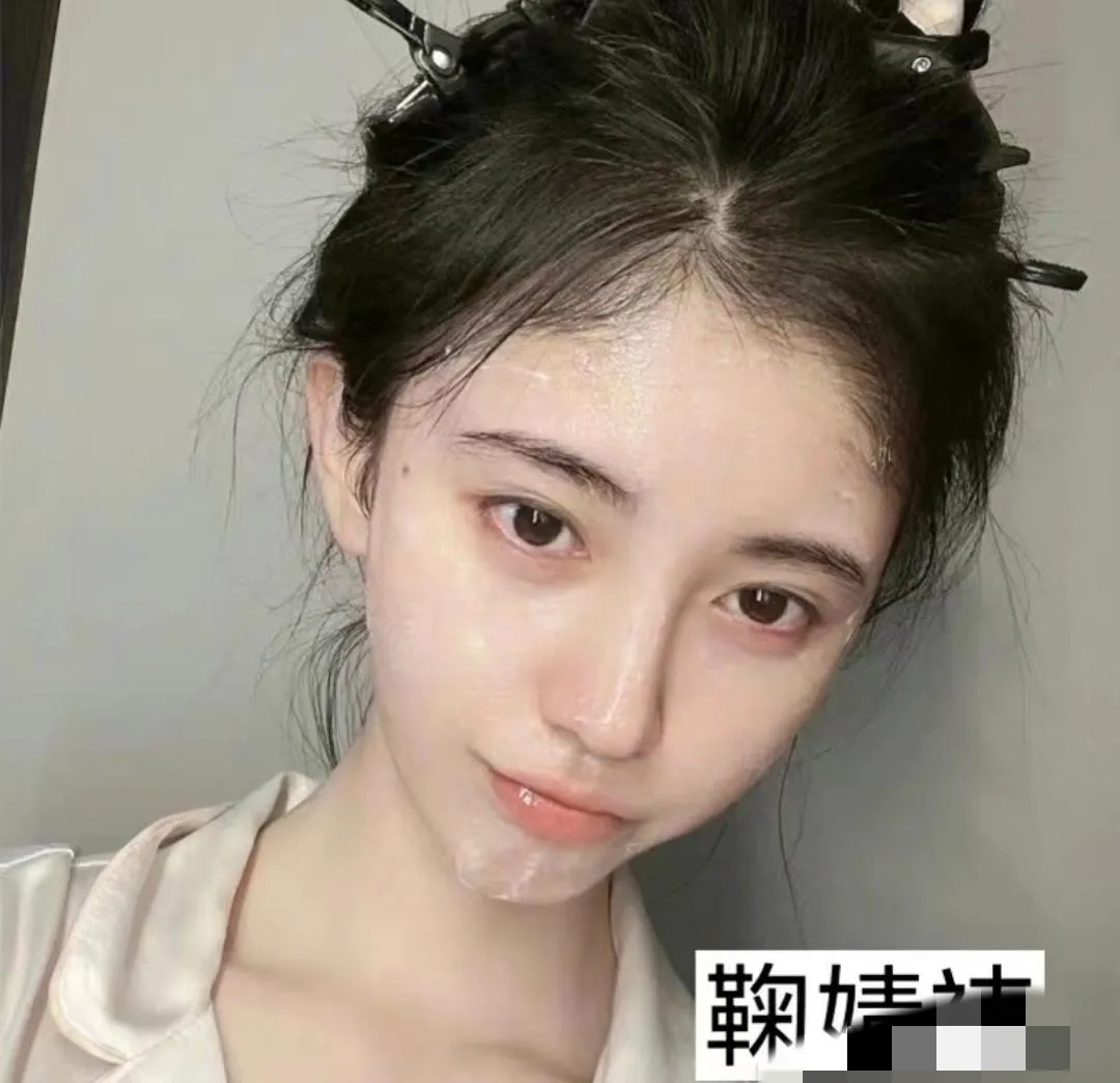 素颜的鞠婧祎，和化妆后没什么区别，不愧是四千年美女。