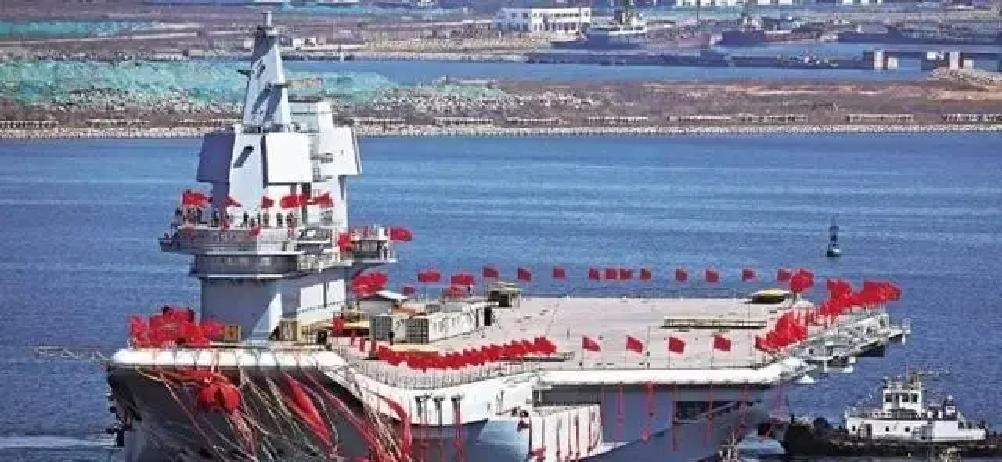 坚决抵制中国建造核动力航母？不打仗优点满满，一打仗全是短板？随着福建舰海试进程的推进，针对中国核动力航母的话题愈发增多，同时也出现一些争论，部分人员坚决抵制中国建造核动力航母，宣称不打仗优点满满，一打仗全是短板。

当年福建舰海试不断推进时，核动力航母就成了舆论场上的热门话题。如今福建舰已经正式入列