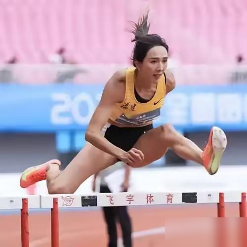 不明白林雨薇为什么选择执教福州大学，这所大学不仅不如厦门大学，而且没有运动训练、体育教育等体育类本科专业。

可选学校和选工作，真不能用同一把尺子。想读体育专业，当然要看专业设置、硕博培养；想圆名校梦，也可以看学校层次。但林雨薇这次是去执教，拿报考志愿的思路替她排顺序，未必合适。

福建师范大学、集