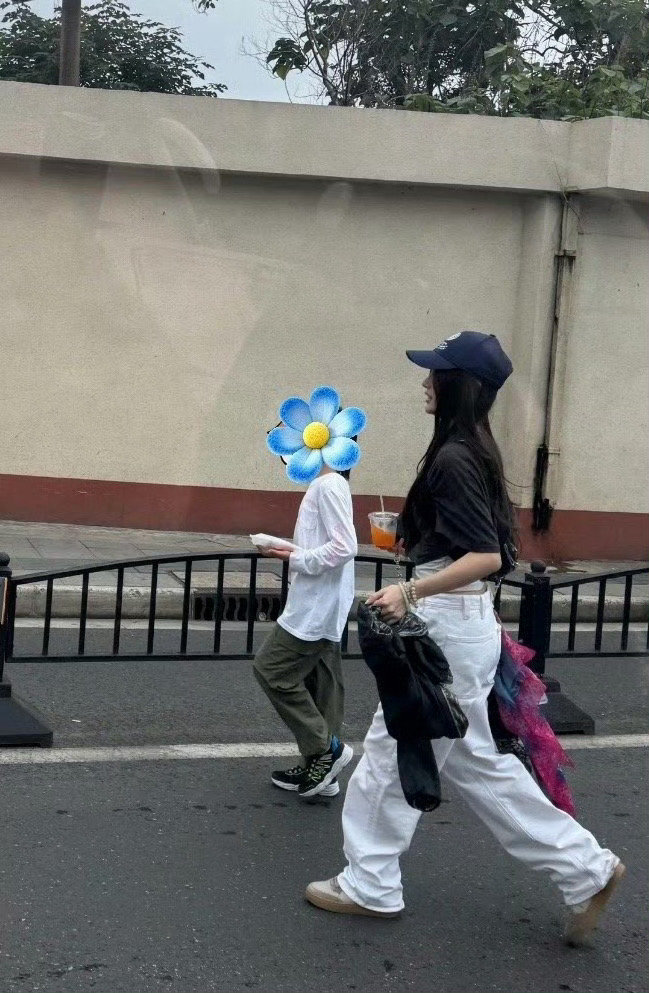 #Angelababy经常接小海绵放学#姐姐就是特别好呀，无论是作为一个明星还是一位母亲[求关注][求关注] ​