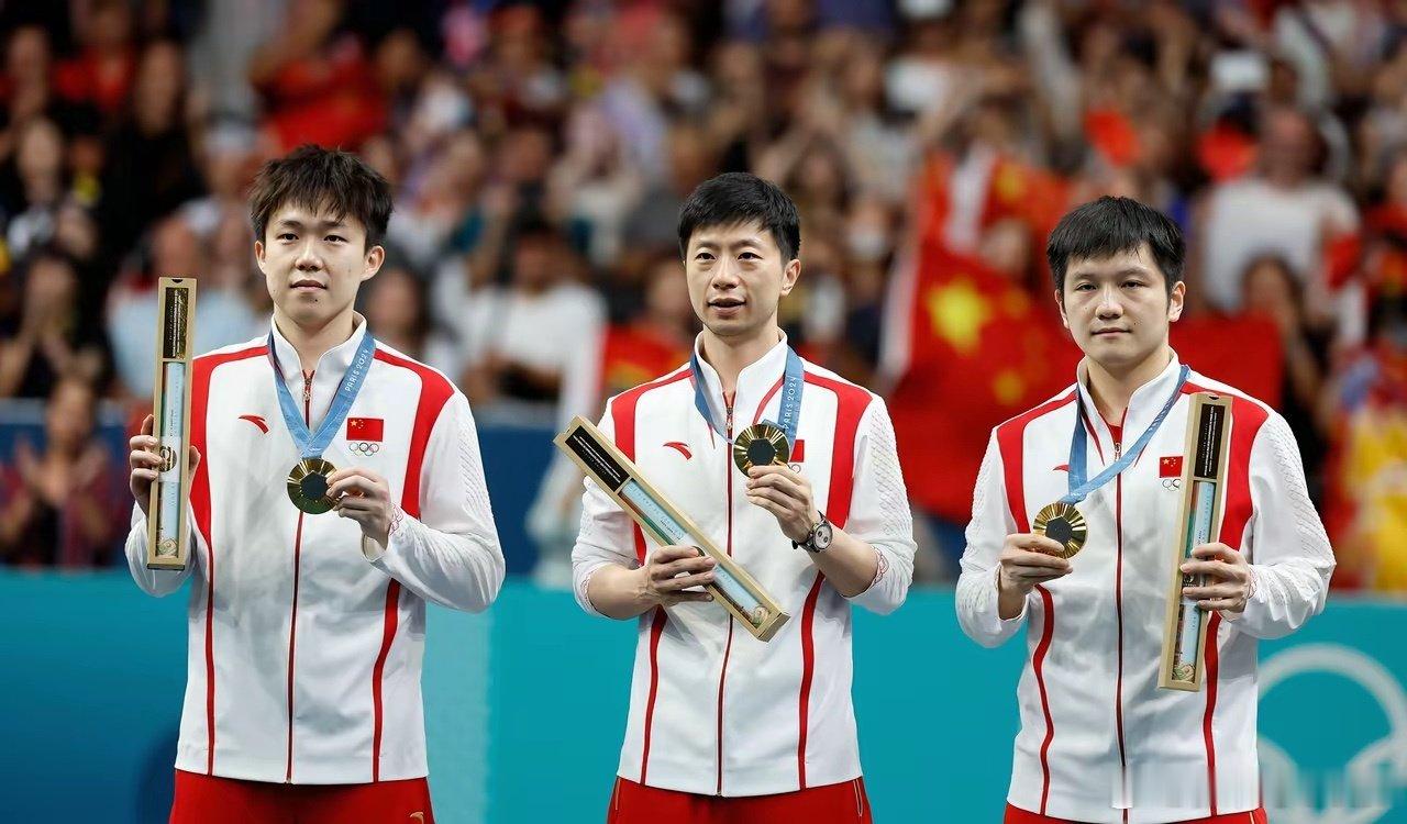 男乒很严峻啊。
九连冠没了。
日本全面进步。
张本智和23岁，当打之年。
松岛辉空19岁，进步神速。
咱男乒必须找到一个樊振东的接班人，一个王楚钦是不够的。
王楚钦虽然输绐了张本智和，但他仍是目前几人中最稳定的一个。
你觉得下一个樊振东会是谁？
真的感觉差一个小胖 ​