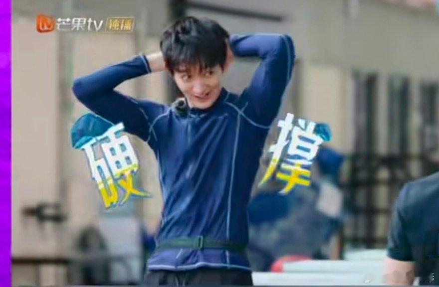 #邓为[超话]##邓为回复王星越##邓为穿泳衣好小方##邓为手上很忙但是完全没开机# 哈哈哈看见很多人发感谢花少，真的是这样的让我们看见了真实的邓为，实在，待人真诚，心思细腻的的邓为原来你是这样的邓为，以前我以为你是高冷难以靠近的霸主[嘻嘻] ​