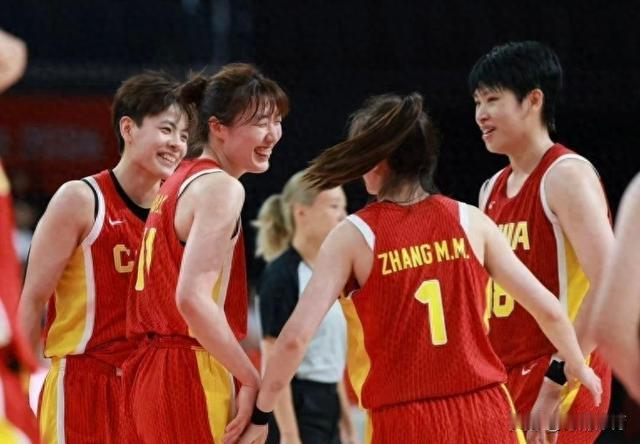 2026亚运会女篮半决赛，中国女篮80‑85惜败韩国，没能晋级决赛。
 
比赛开局阶段中国队很快打出7比0的攻势，形势一片向好。韩国队迅速调整，连续得分打出一波10比0完成反超。首节收尾中国队依靠内线优势，拿到两分的领先。半场战罢，比分定格在41比36，中国队依旧掌握场上主动权。第三节比赛，我们持续