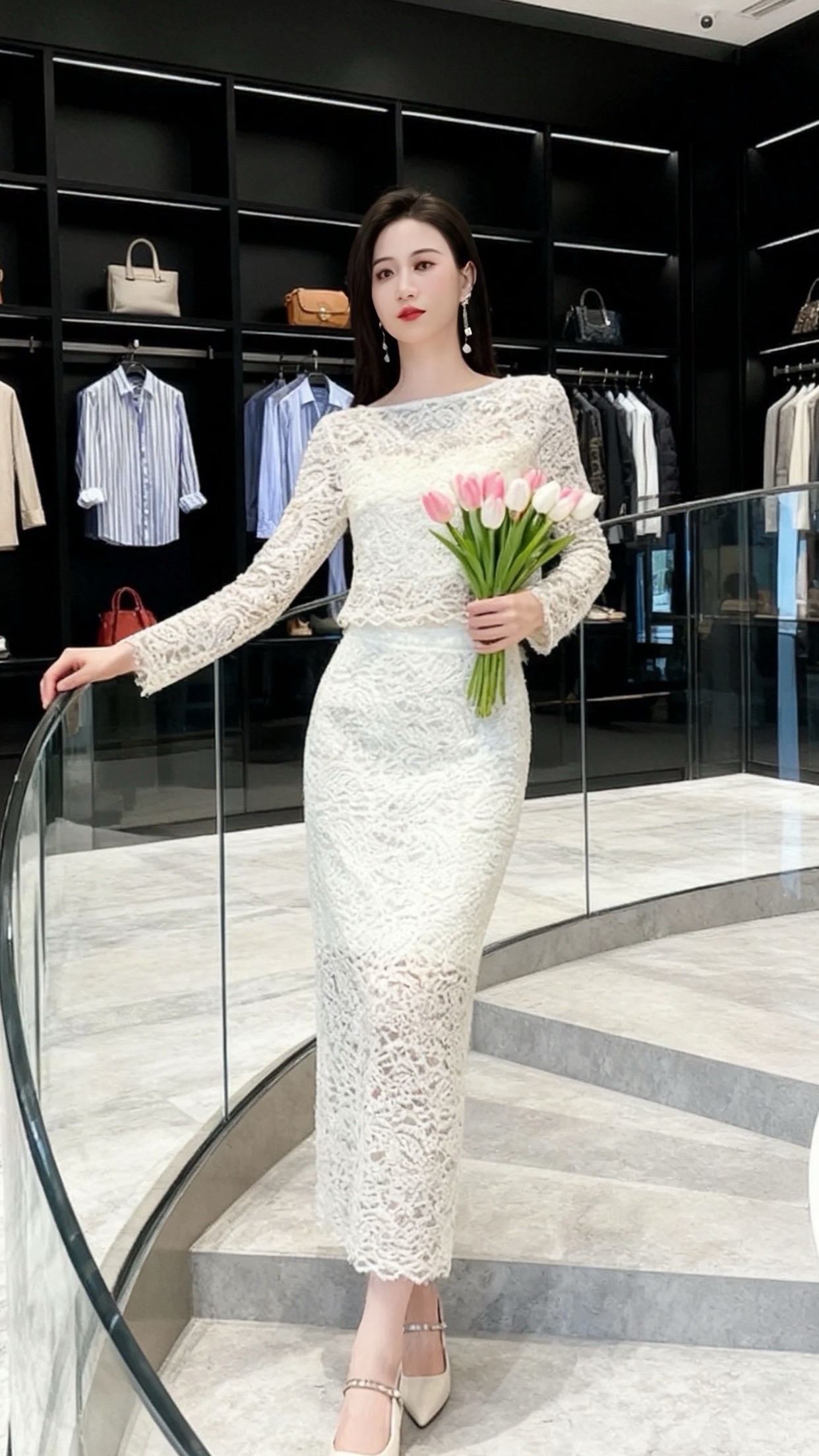 姐妹们，这套蕾丝套装真的太美了，穿上它整个人都变得温柔又有气质，而且特...