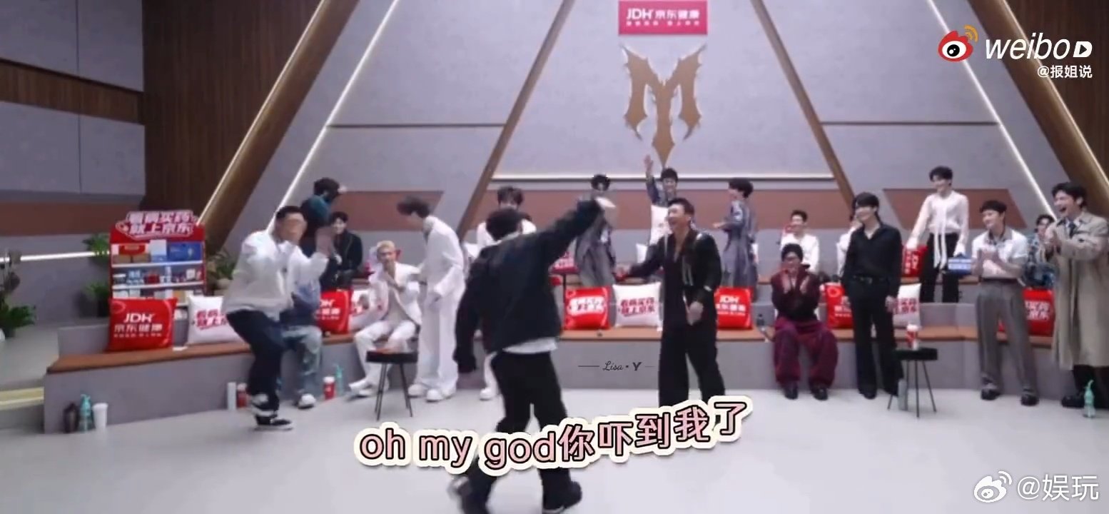 #艾热曾辉即将迎来当面审判##披荆斩棘#名梗照进现实，艾热和曾辉分到一队，以后排练的时候，终于可以好好聊聊独特的河南说唱风格。 ​