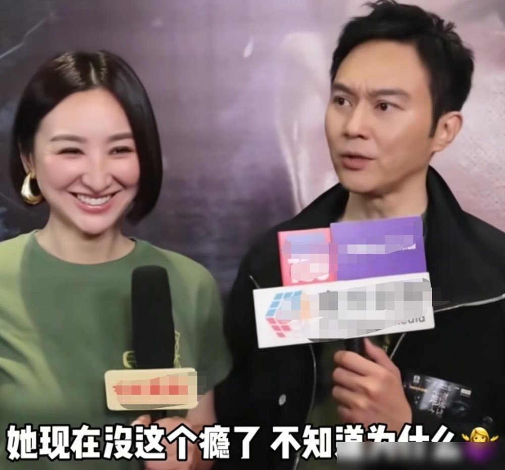 袁咏仪不买包了，张智霖反而慌了。
记者问原因，他说现在主动求着她买，她都摇头，觉得没意思。以前那个为了一个稀有皮能跑遍全欧洲的女人，突然说“够了”。
张智霖说那一刻他后背发凉，回家翻存折，钱都在，卡也没少刷，就是人变了。
更绝的是，新剧里他跟陈晓华拍激吻戏，袁咏仪坐旁边看得直乐，还点评他动作不