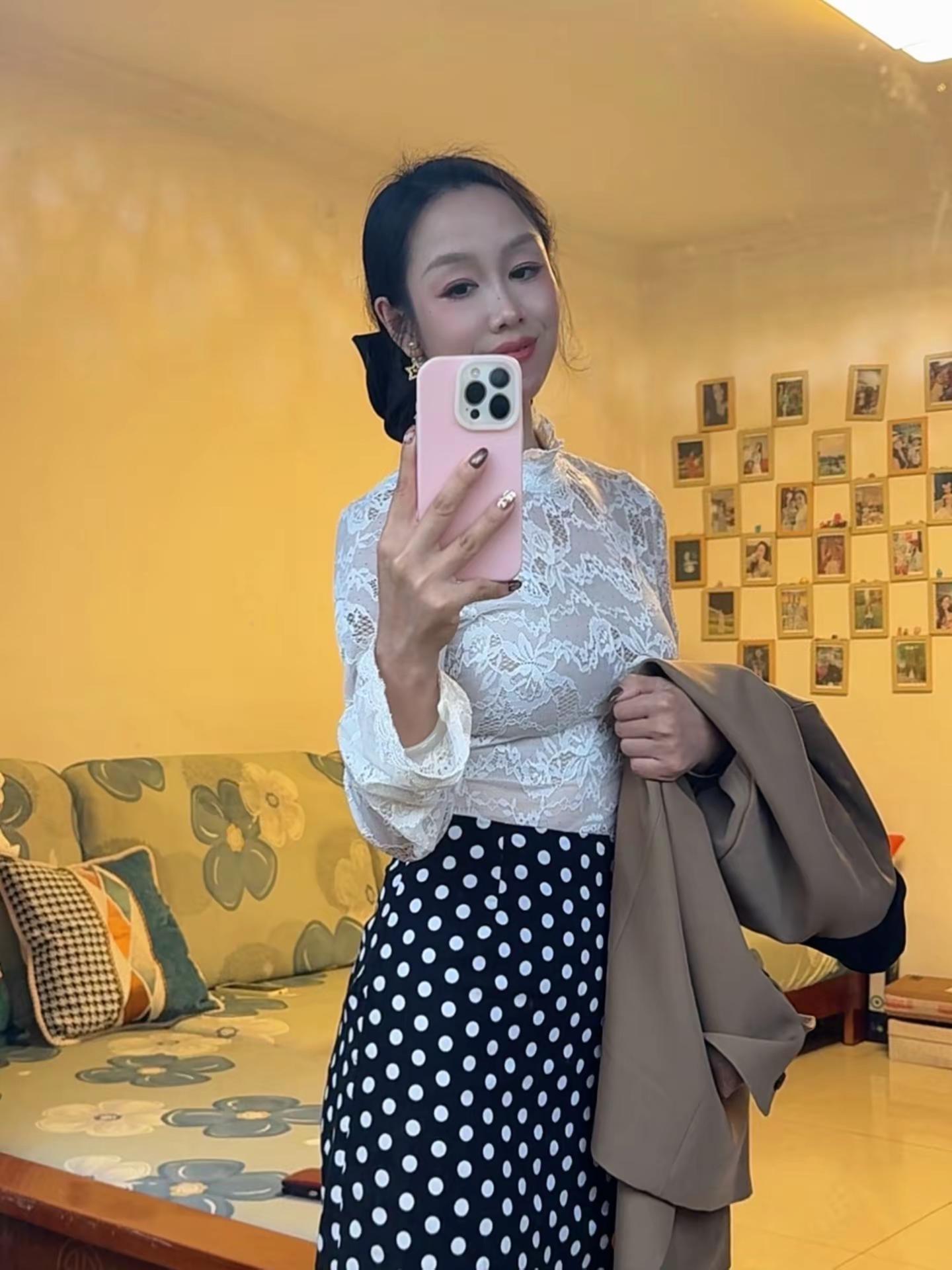 循环很多遍的一首歌，年少听的是江湖义气，人到中年听的是曲中万般无奈，岁月匆匆，唯有老歌依旧动人心弦……