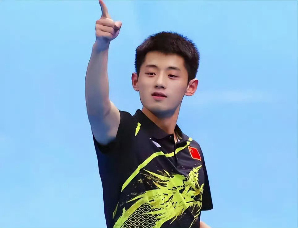 张继科昔日言论：乒乓球热度是我带起来的 现在都是学我 你们别不服！
他在直播中宣称乒乓球热度由其带动，强调当前球迷应援文化皆源于其早期影响，直言“你们别不服”。 ​​​