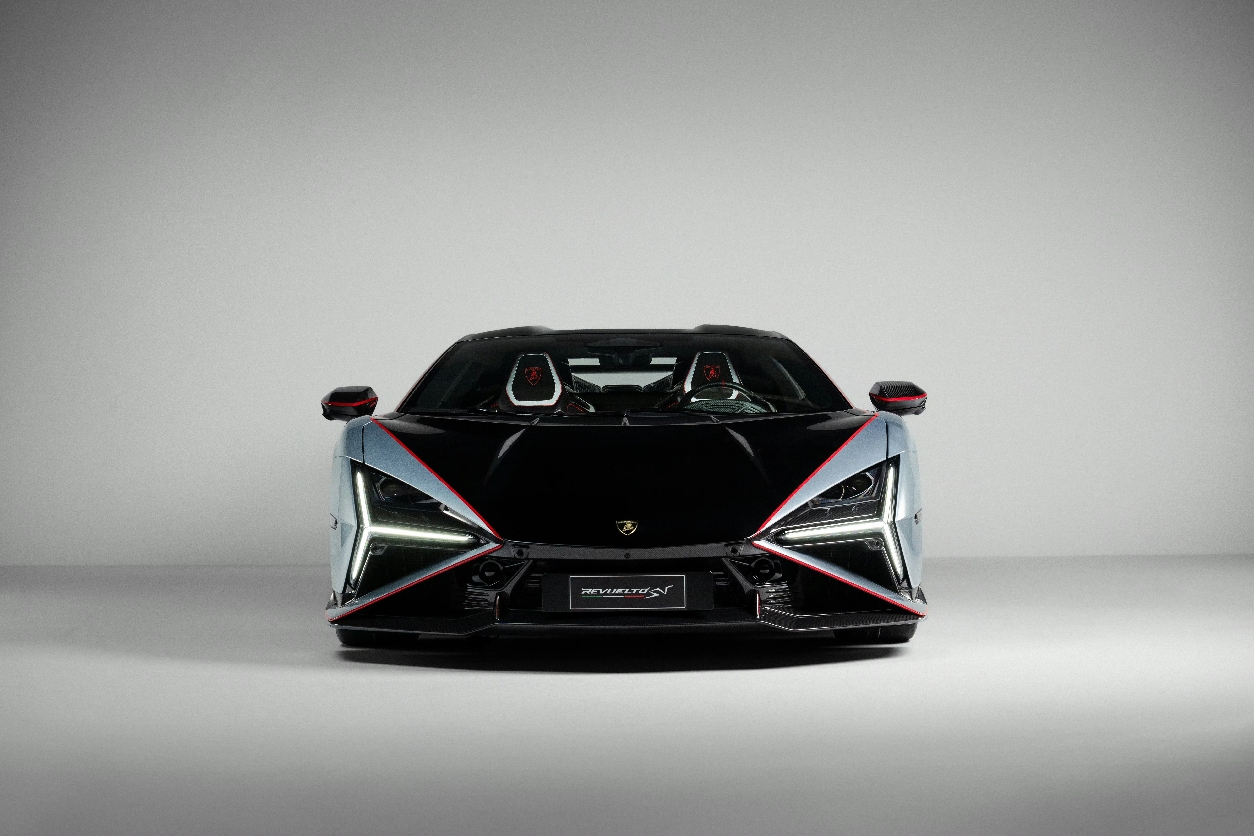 Lamborghini Revuelto SV
   兰博基尼有史以来最快，最强大量产超级跑车，限量 1963 辆！
   搭载 V12 混动，1065 马力，1425 牛米，百公里加速 2.4 秒，极速 345 公里/小时！
