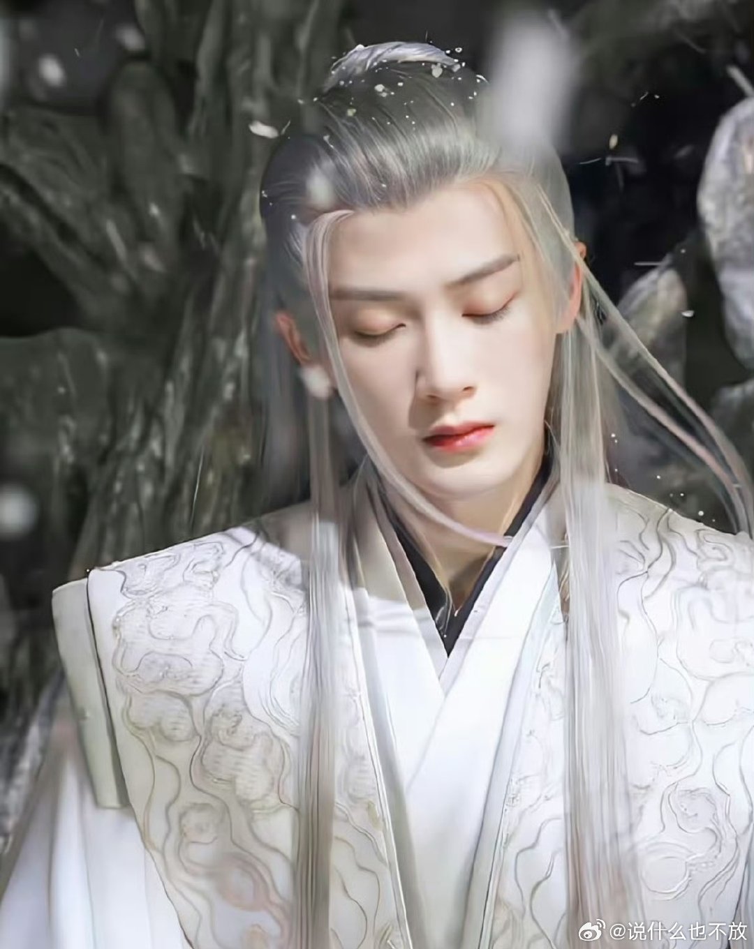 #檀健次一开口就拯救了吴镇宇#综艺梗照进现实，檀健次献唱OST，不再是搞笑片段，而是实实在在为吴镇宇的新剧锦上添花。 ​