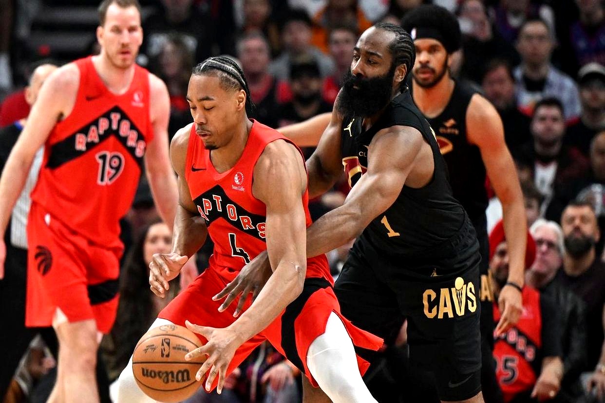 领先两场还能被追平，骑士队这球看得真让人有点堵。    猛龙队主场防守...