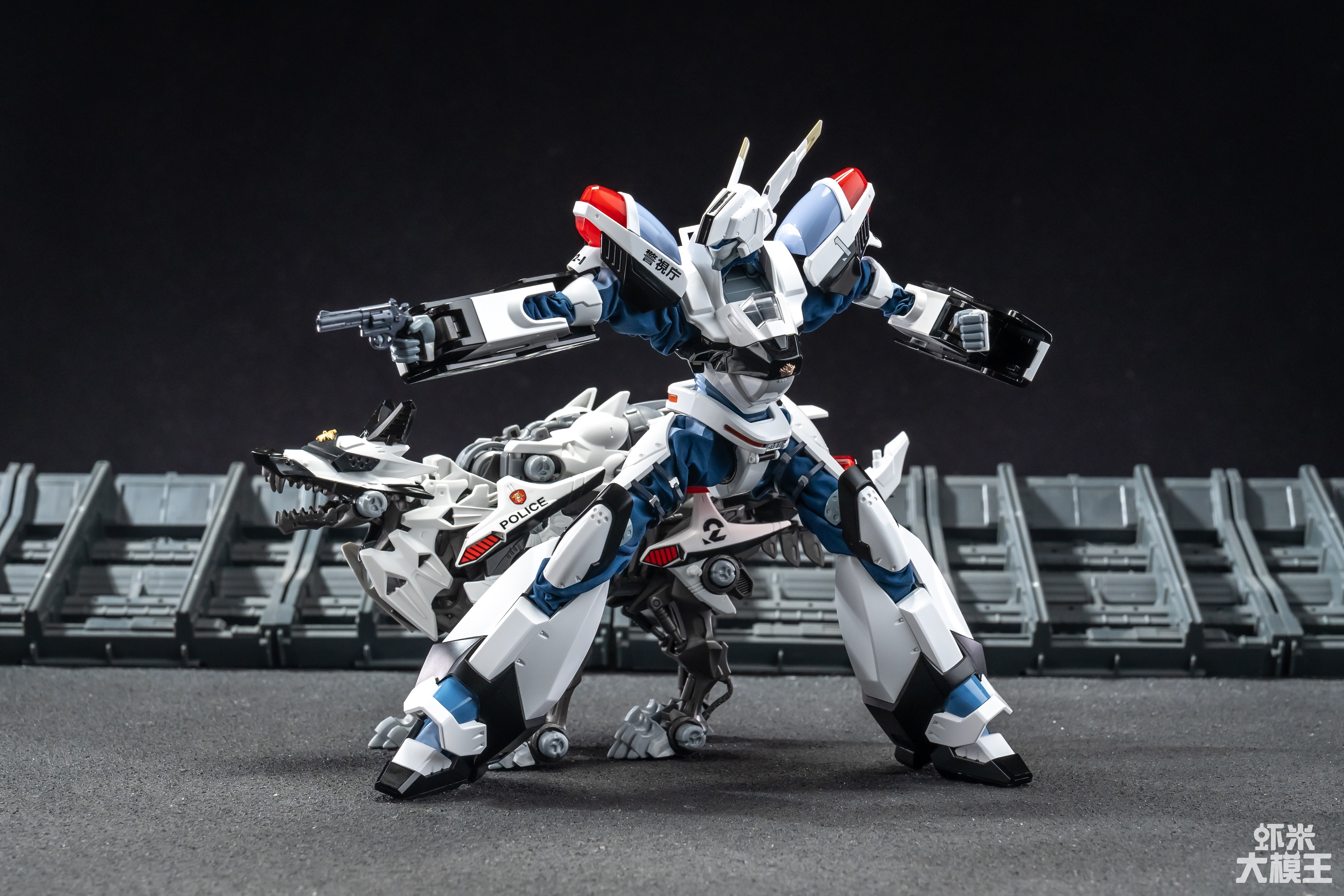 MOSHOWTOYS 1/35 索斯机械兽 x 机动警察 英格拉姆MARK-III未曾设想的组合