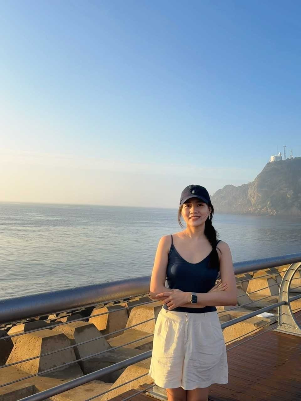 “真的很好穿，出片，也遮副乳，颜色拍的暗了一点”

姐妹好美啊，有点神似孙艺珍呢？哈哈哈！ ​