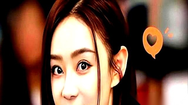 当年在北电追袁姗姗直接被拒的王仁君，如今42岁依旧单身。
39岁的袁姗姗早把一身马甲线练了出来，甚至大大方方穿着露腰的衣服去了巴黎时装周。
据说当年连食堂打饭大妈都在议论的那场被拒过去快二十年，陈晓也早被袁姗姗在综艺里公开夸过了，王仁君在现实中依然没有脱离单身。
感情这种事，最怕的就是一个人在往前跑