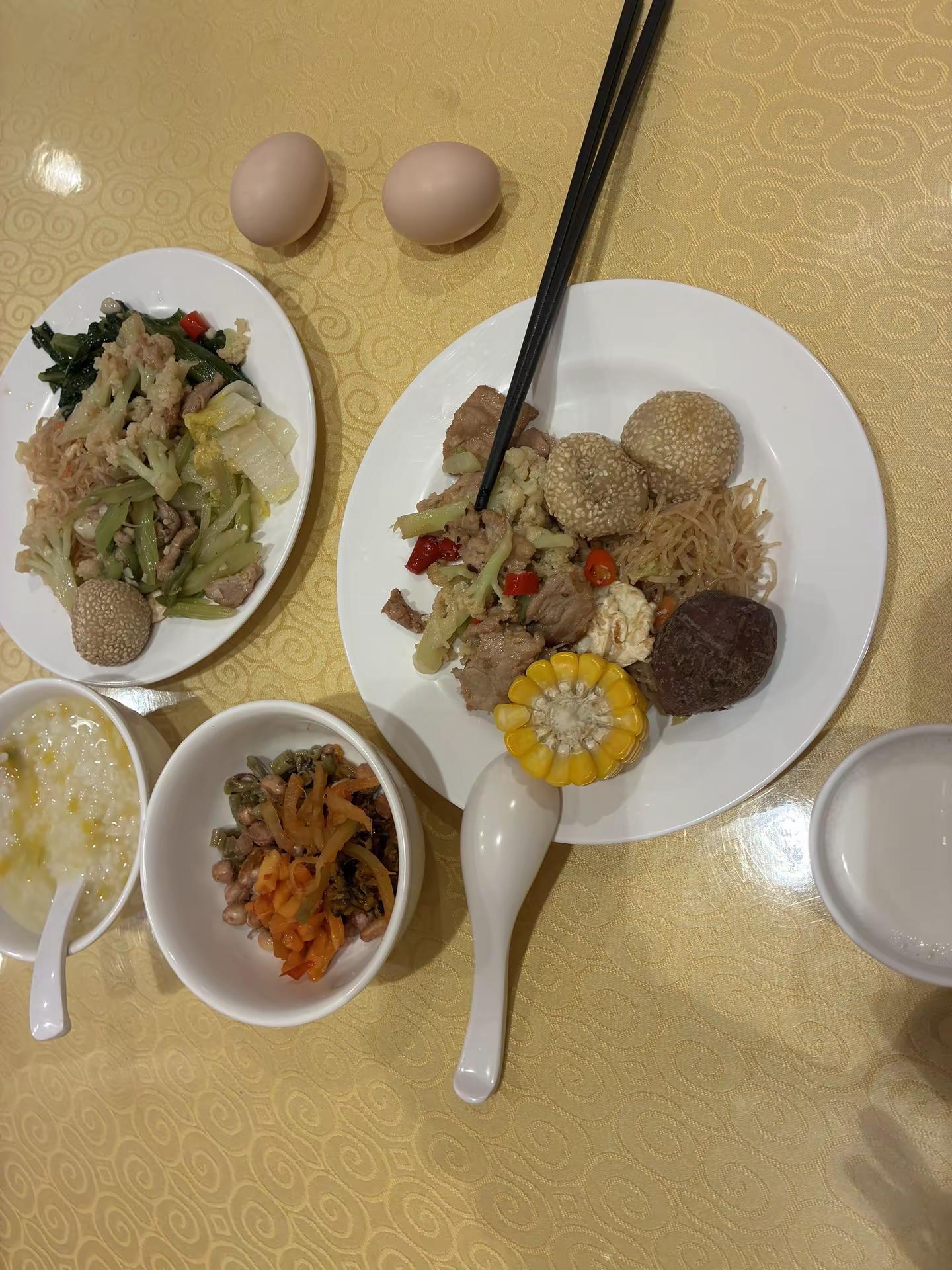 <p>优雅职业女性 <!--{img:0}--></p><img sr...