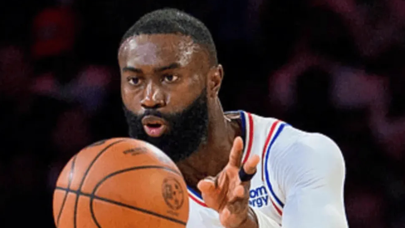 布朗采访全文：我们不能满足于3-0；塔图姆有出色的公关团队

今日NBA常规赛，76人以127-116的比分击败雄鹿，在赛后采访中，76人球员杰伦-布朗谈到了球队目前取得三连胜但仍有许多需要改进的地方，重点指出了球队在防守专注度、退防以及进攻端寻找甜点位和战术果断性上的提升空间。

此外，布朗谈到了自 ​