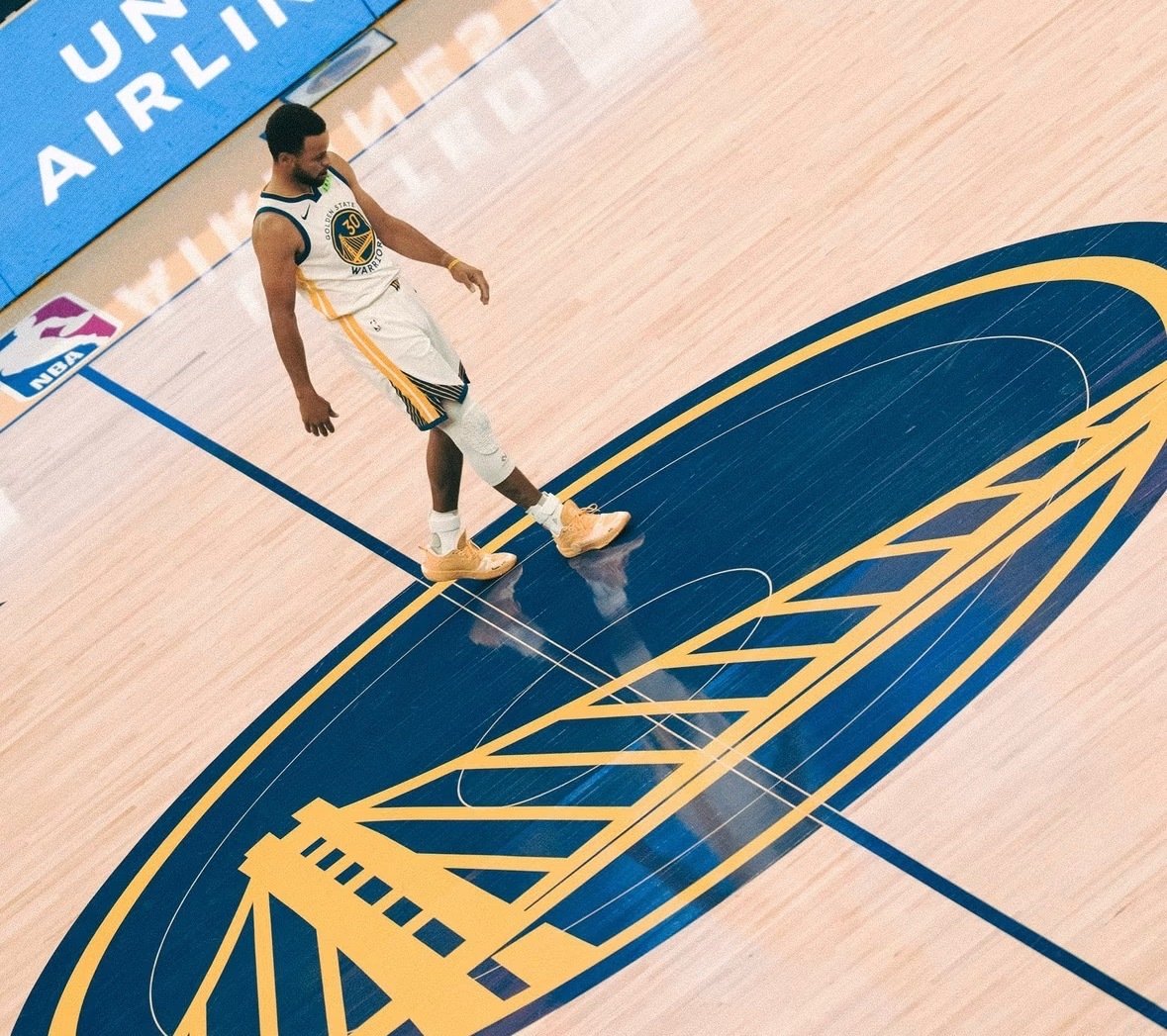 Bleacher Report 预测
2026-27 赛季每支 NBA 球队的战绩

雷霆：56-26
马刺：55-27
尼克斯：52-30
凯尔特人：52-30
76人：50-32
掘金：50-32
活塞：50-32
火箭：50-32
湖人：50-32
热火：50-32
森林狼：50-32
骑士：49-33
猛龙：48-34
步行者：46-36
老鹰：45-37
魔术：45-37
开拓者：42-40
黄蜂：41-41
爵士：38-44
奇才：38-44
独行侠：38-44
太阳：34-48
勇士：34-48
灰熊：31-51
公牛：28-54
鹈鹕：27-55
篮网：22-60
快船：22-58
国王：19-63
雄鹿：18-64