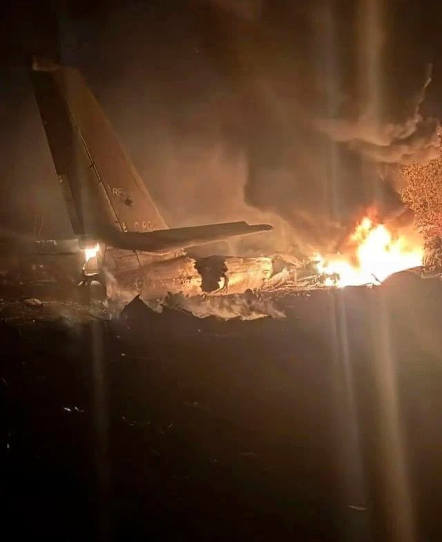 不久前，一架图-95MS在训练起飞时坠毁，6名机组死亡。

图-95MS没有弹射座椅。逃生系统要等前起落架放下才能运作，只能在平稳飞行时弃机。起飞阶段出故障，高度不够、姿态不稳，逃生条件一个都不成立。

摔了一架，剩下的也好不到哪去。西方情报部门今年8月评估，俄军能作战的图-95MS还有38架。恩格