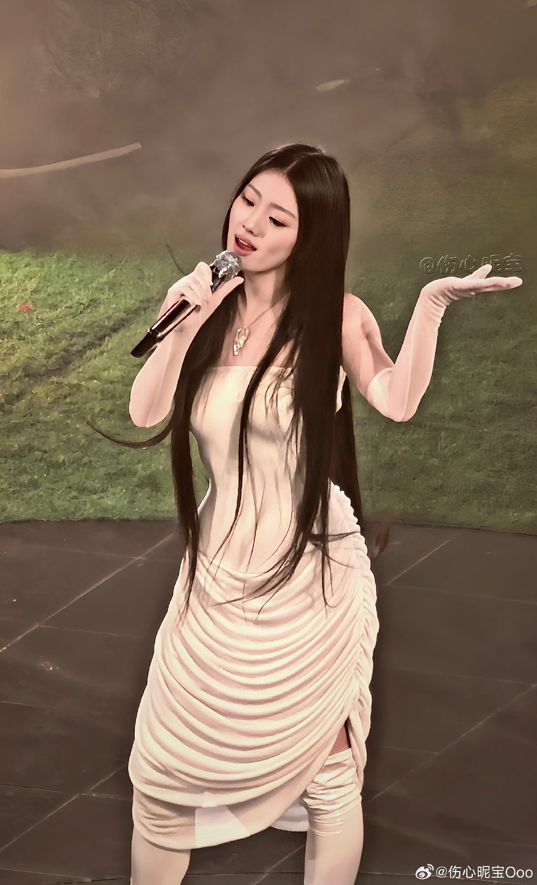 #单依纯[超话]#  光是遇见 已是最美丽的诗歌🥚#单依纯##单依纯演唱会# ​