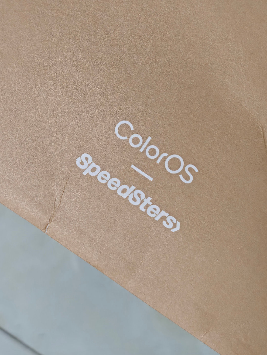 收到了一件「ColorOS x 极速拍档」联名T恤，ColorOS 17 依旧强调流畅和丝滑 [哆啦A梦吃惊] 现在对更高帧率也做了兼容，谁用谁知道 [喵喵] ​