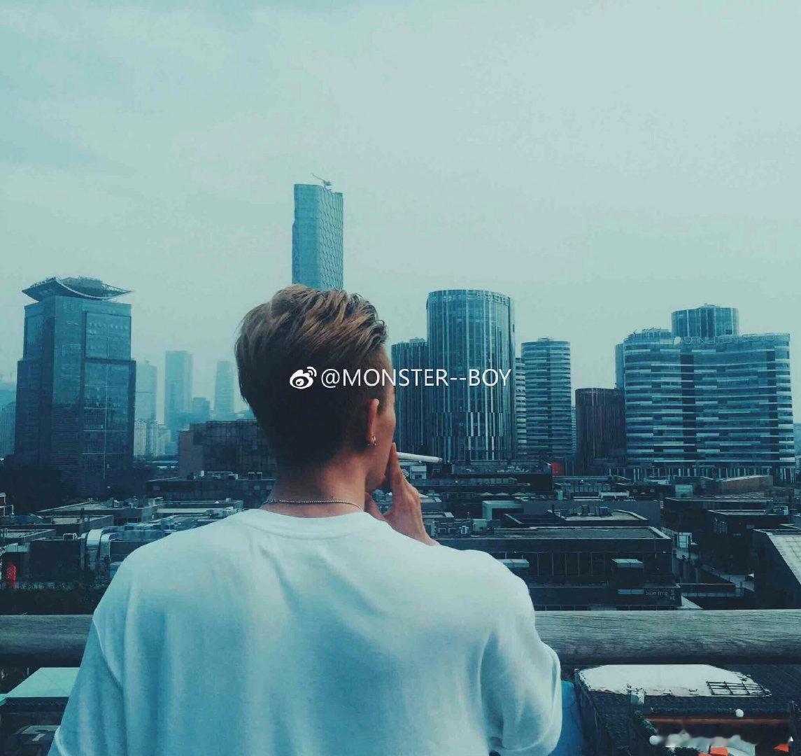 泥嚎 说的素这个男子吗 ​