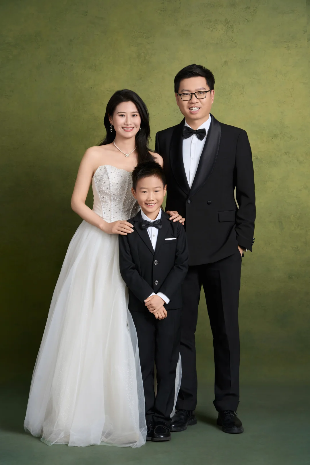 结婚10年，小男孩8岁了～