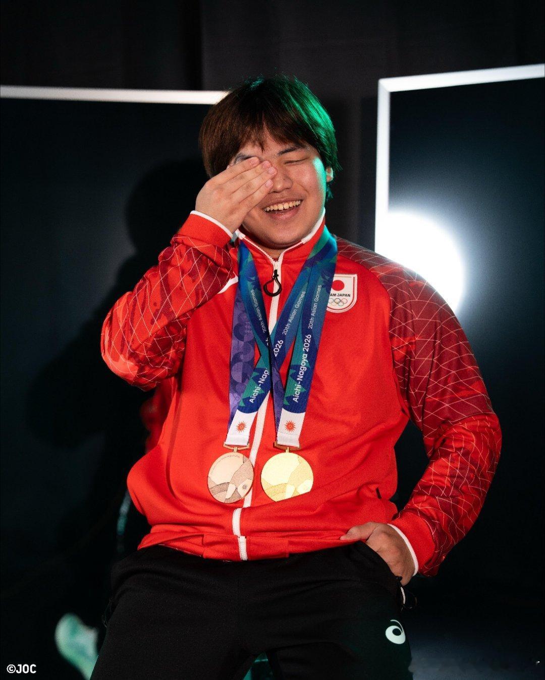 #松岛辉空回应世界第一#
国乒男单丢掉世界第一，松岛辉空登顶成为史上最年轻世界第一。采访里他说，排名只是数字，自己更看重奥运赛场，目标是拿下奥运金牌。#松岛辉空说拿到奥运金牌就退役##松岛辉空最年轻世界第一# ​