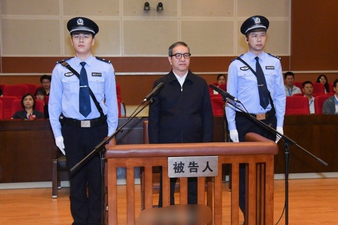 #蒋超良受贿7.46亿余元#
这个数字刷新了很多人的认知，权力一旦失去约束，就会变成疯狂敛财的利器，反腐的力度永远不能松。 ​