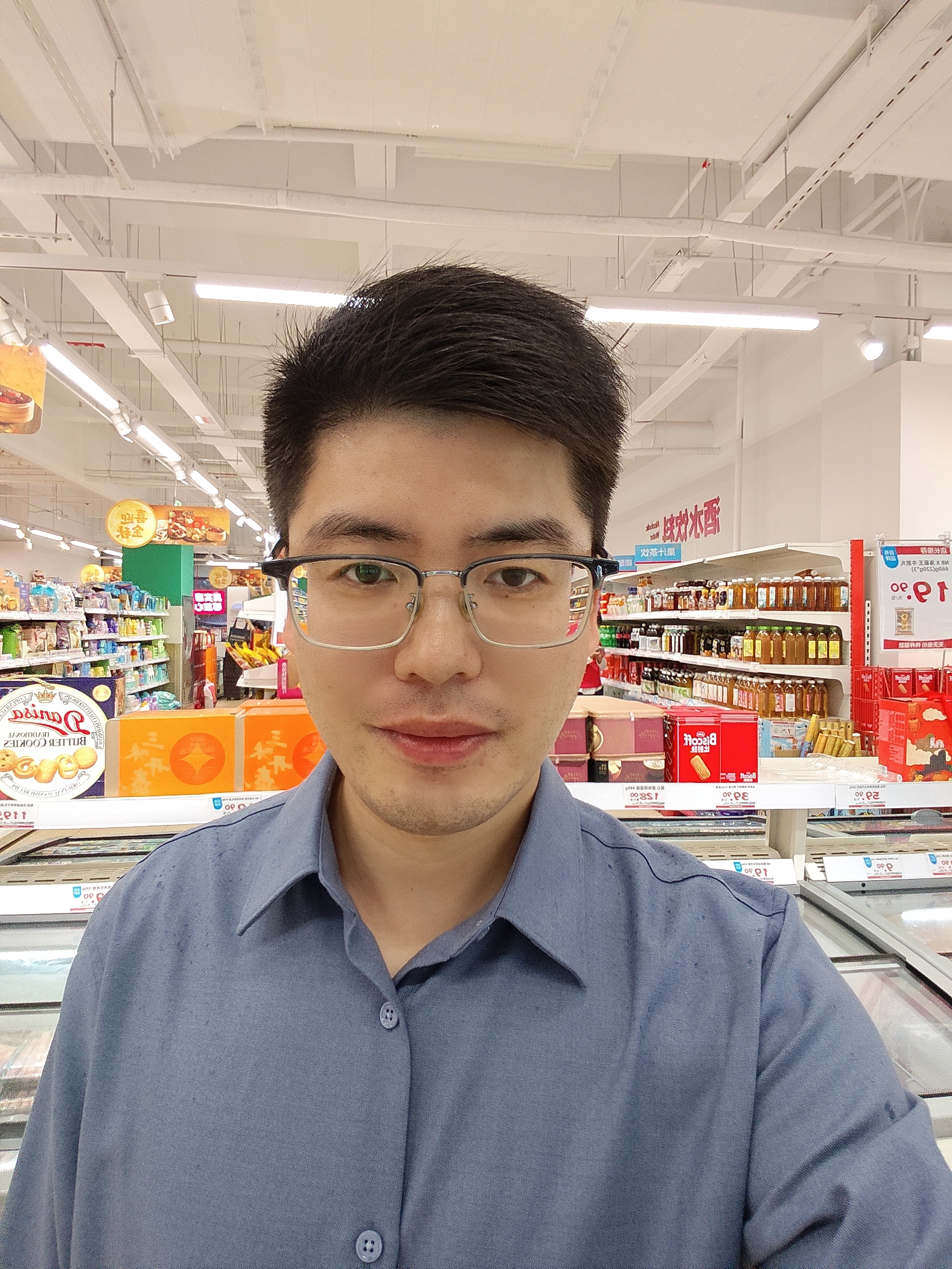 今天女朋友说她不开心，心里堵得慌
我问她怎么了
她说感觉我们俩有隔阂
每天只是表