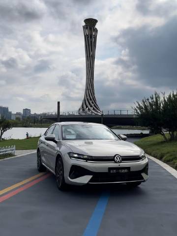 大众速腾 L🚘<br /><br />✨ 外观设计：<br />流畅...