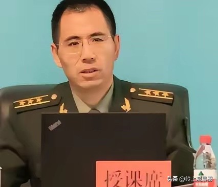 内蒙古一个年过四十的光棍汉，收养了出生仅两个月的男婴，吃尽苦头把孩子拉扯大。四十