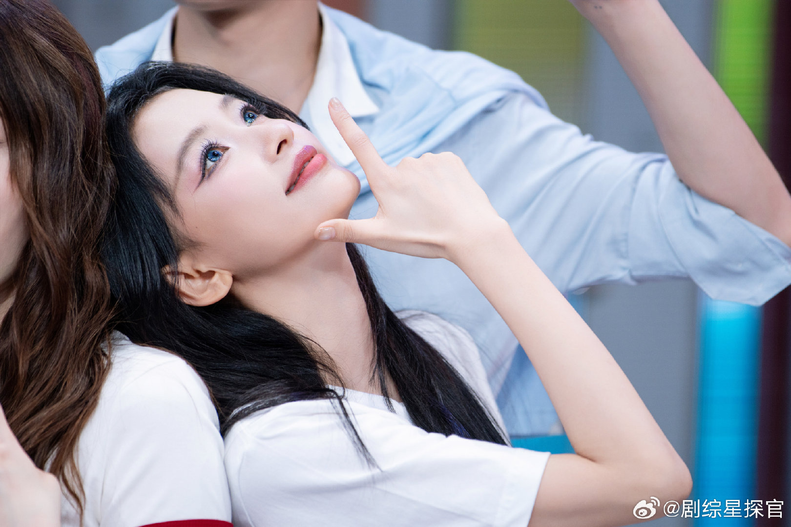 📺周六综艺，遇见孙怡。长发亮眼，元气鲜活，满格快乐就位。#孙怡[超话]# ​