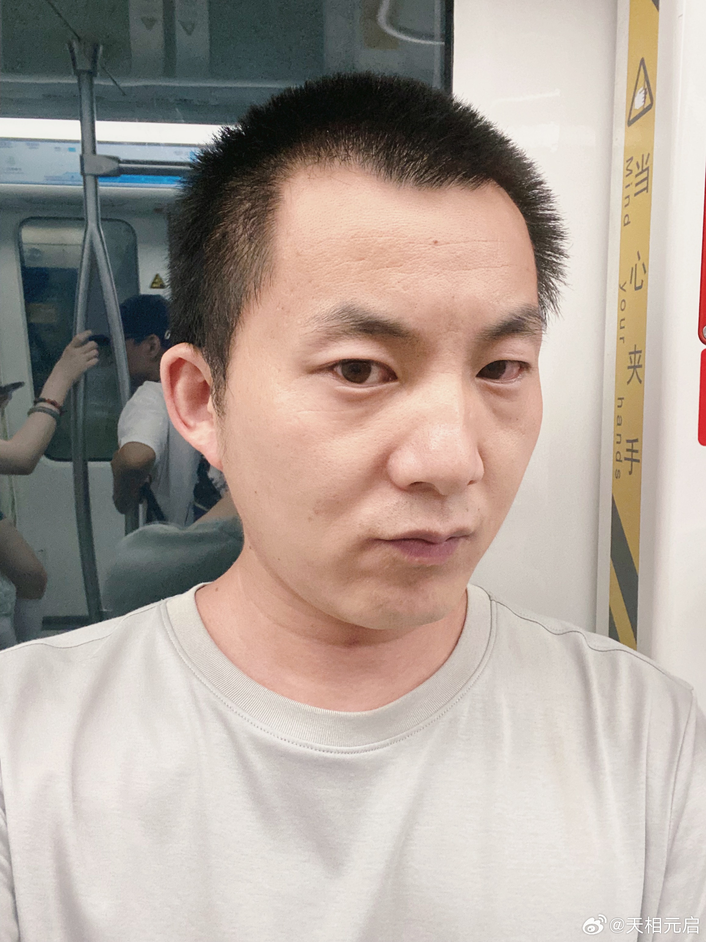 其实你与昨日的我，活到今天变化甚多 只有顽强 明日路纵会更彷徨  ﻿ ​​​