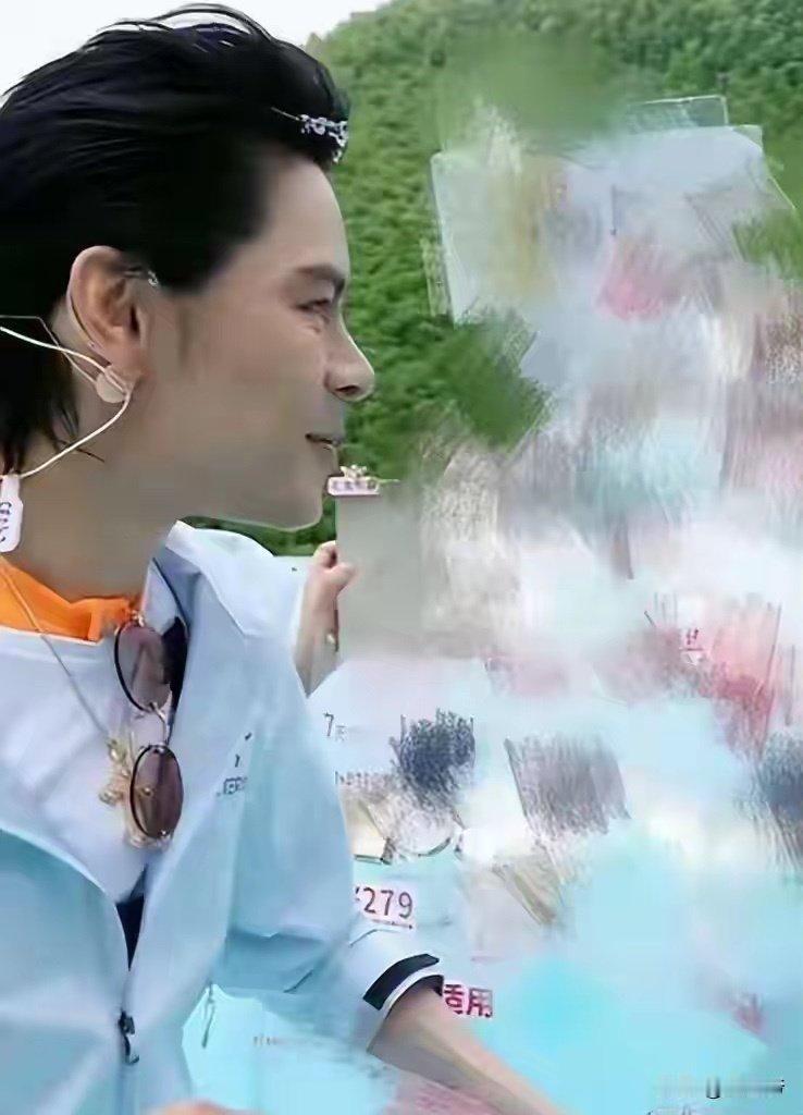 向佐助理撞脸郭碧婷！黑长直、大眼睛完美复刻，助理发声曝光内情 ​