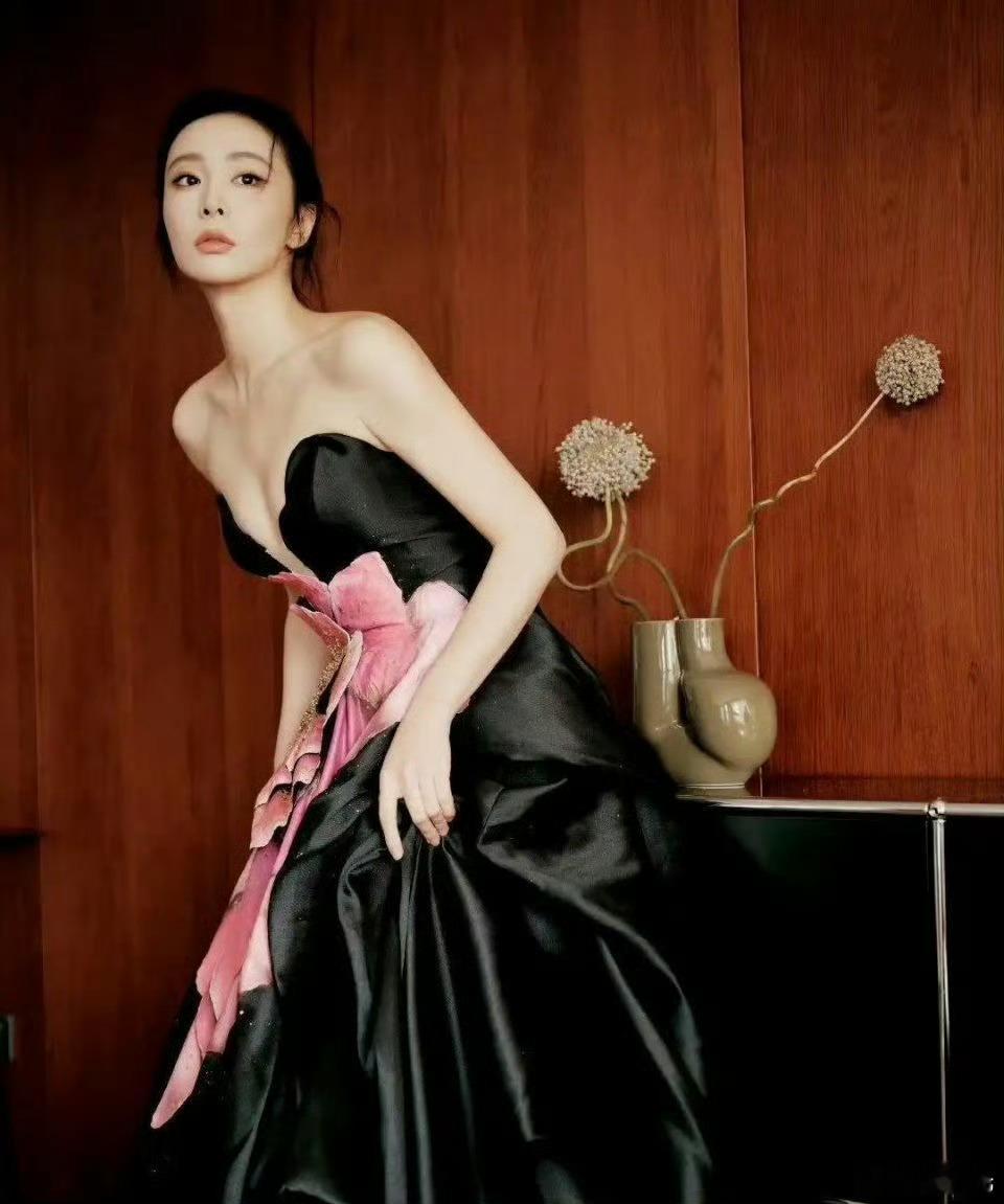 高叶与身俱来的气质，难怪被喊着大嫂，天生是吃演员的饭 ​​​