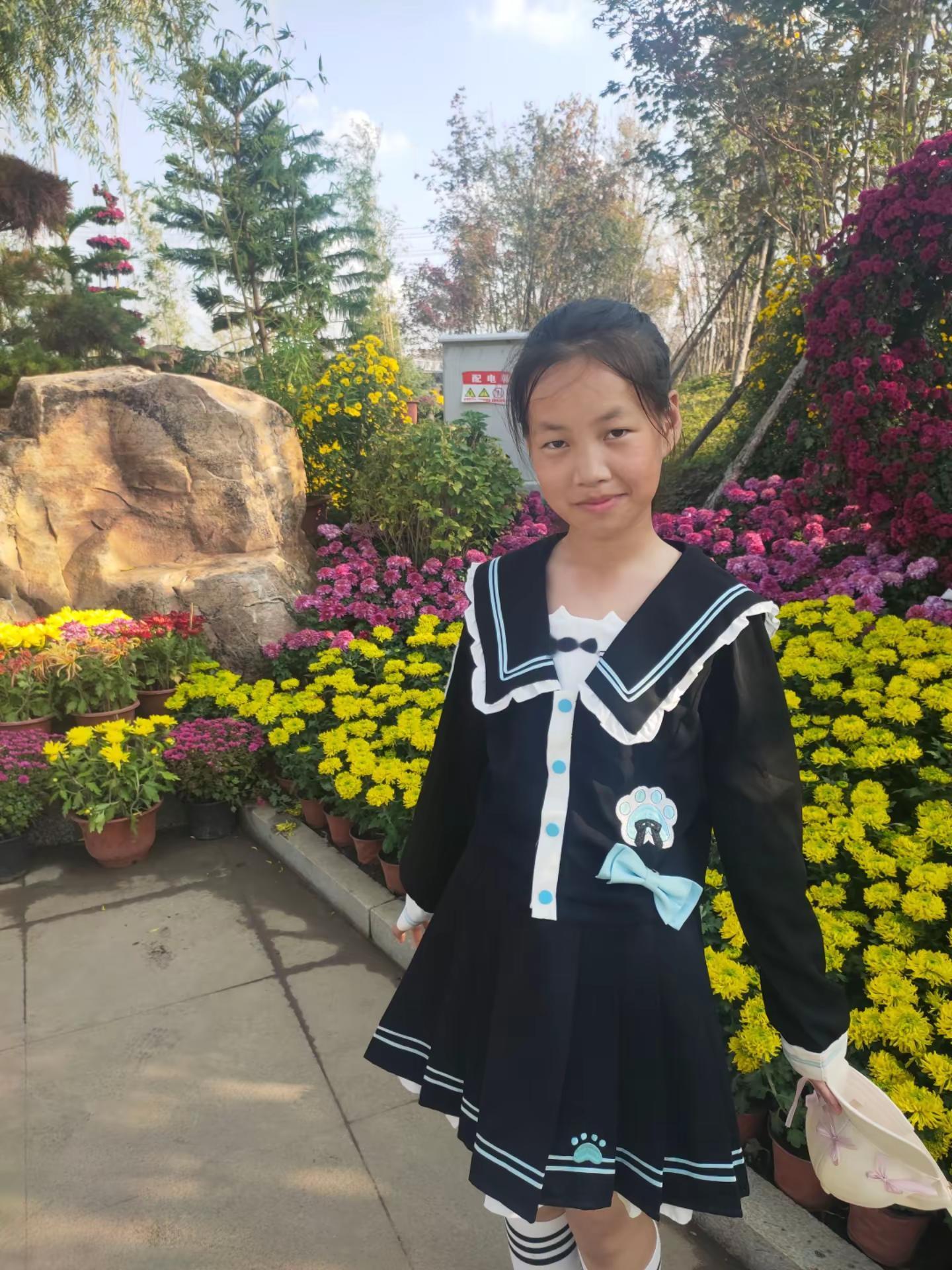 <p>甜美女孩 <!--{img:0}--><!--{img:1}--...