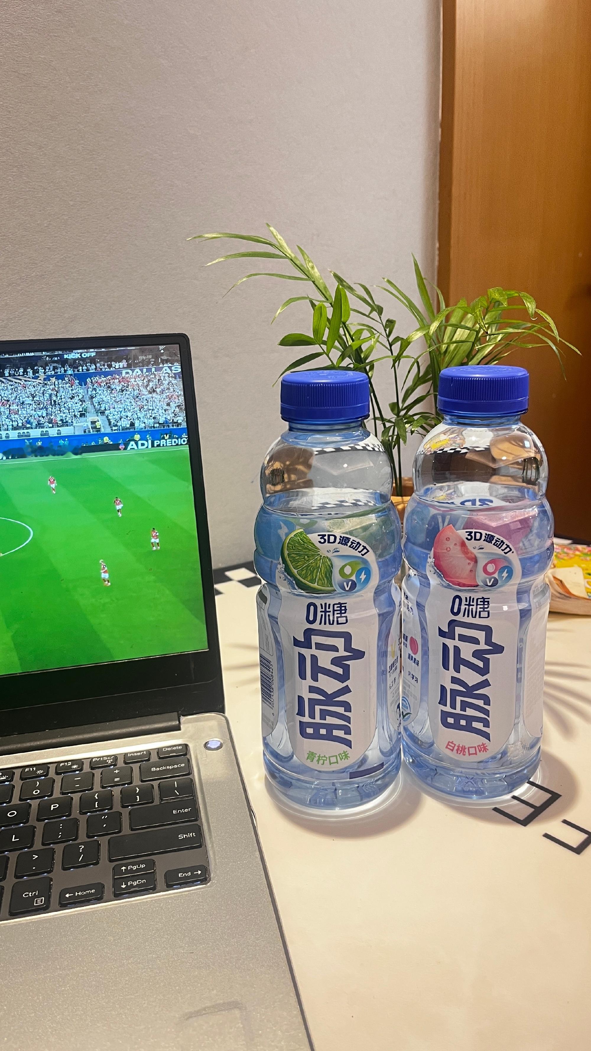 为阿根廷队补水蓄力 晚风裹挟着热烈的足球热浪，又是一年让人热血沸腾的足...