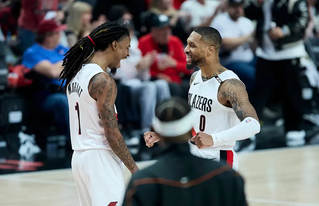 狂胜41分！开拓者主场血洗太阳，21比0开局直接打花比赛
10月22日NBA常规赛，开拓者在主场迎来太阳的挑战。谁也没想到，比赛刚开场就彻底失去了悬念。
开拓者一上来攻防两端全面压制，直接轰出一波21比0的攻击波，太阳全队在开局阶段一分未得，最后还是靠着布克的罚球才勉强破荒。随后莫兰特与利拉德双枪齐